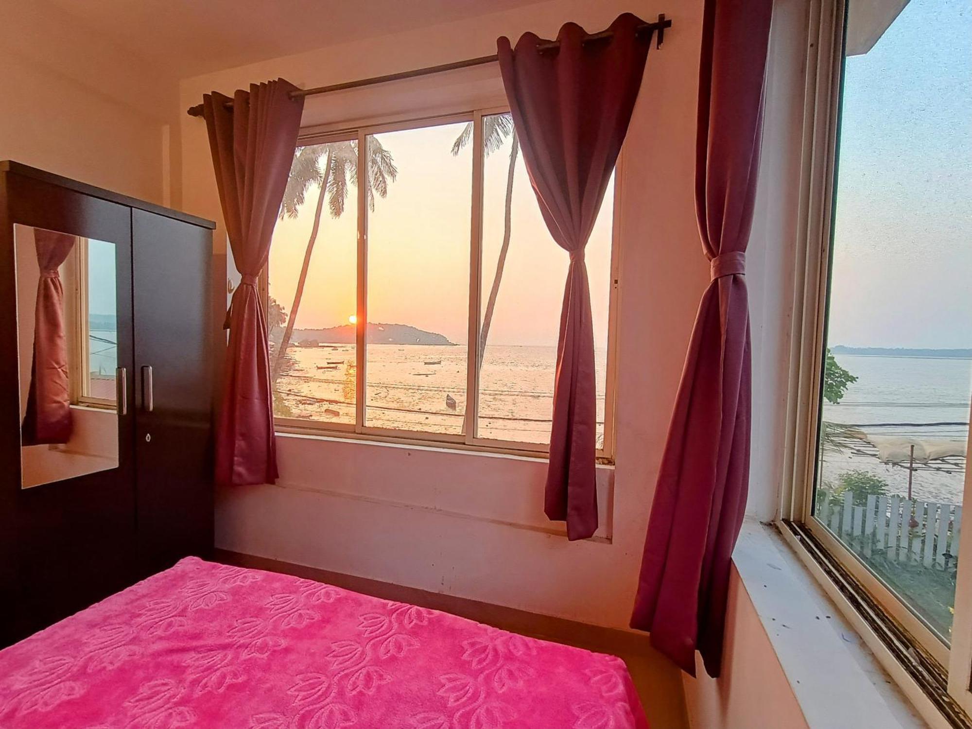 Gs Home On The Bay - Super Sea View Glass Studio Apartment Vagator Dış mekan fotoğraf