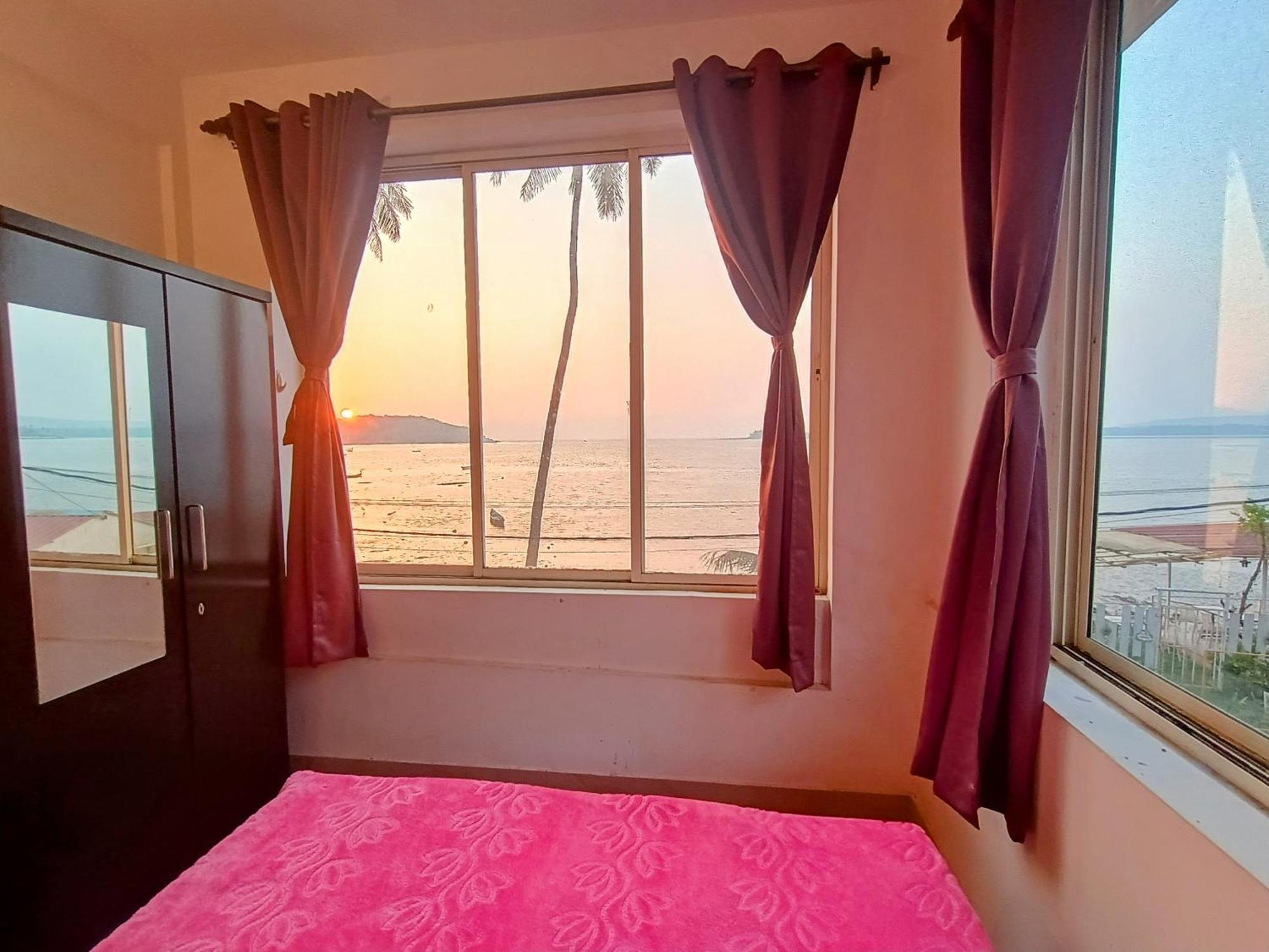 Gs Home On The Bay - Super Sea View Glass Studio Apartment Vagator Dış mekan fotoğraf